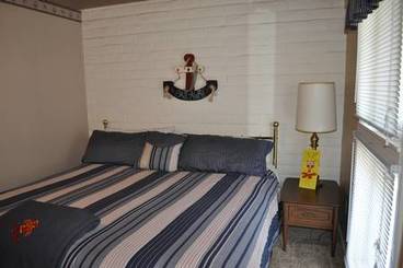 Bedroom of 2700 N Shore Dr #G-24