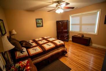 Bedroom of 3609 N Shore Drive