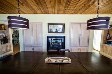 Dining Area of 2101 N Shore Dr